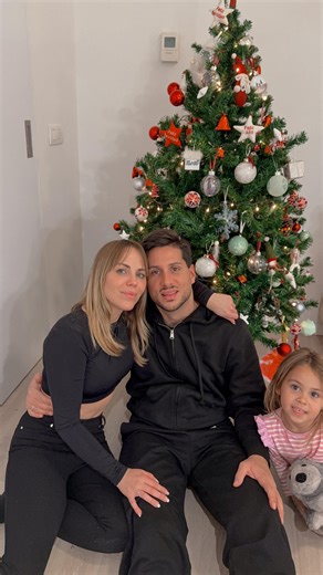 Yolanda Claramonte | Llegó la Navidad a nuestro hogar 🎄🎅🏼 | Instagram