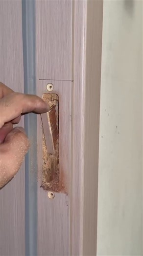 Septemberstore on Instagram: "Wooden door lock installation — smooth, precise & aesthetic finish. Clean slot cutting and perfect fit for a professional look! 🚪✨ ALL PRODUCTS LINKED ON MY VIDEO under Description > check bio link 🤝🏽 #septemberstore #doorlock #wooddoor #lockinstallation #diyhome #asmrvibes #satisfyingbuild"