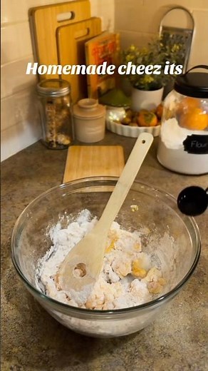 Make your own cheez its at home #homemadesnacks #diycheezits #bakingasmr