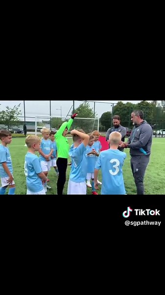 Manchester United Training at Carrington: A Coaching Perspective