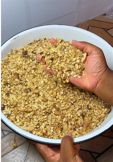 Healthy Crunchy Granola Recipe with Seeds & Dried Fruit