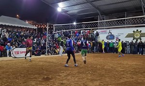 42K views · 679 reactions | QUIEN SE ACUERDA DE ESTE CHOQUE DE LEYENDAS !!! Emerson vs Dr. BABA Las dos Leyendas del COLOQUE  | KEVIN CLICK | Facebook