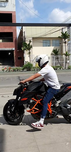KTM Super Duke 1290: Powerful Sound and Performance