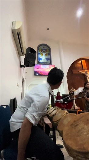 males motong, banyak salah juga. tapi tetep nyetuh di hati #taganing #hkbp