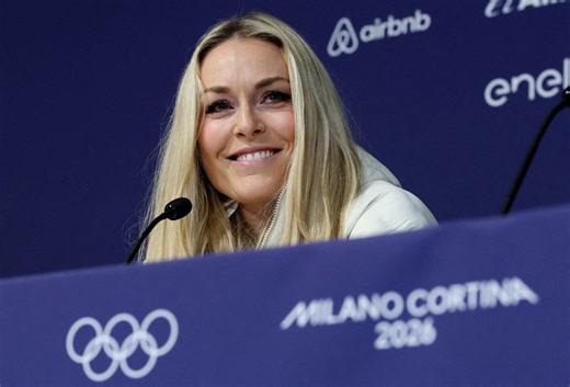 Fans react after Lindsey Vonn crashes hard in Olympic downhill, airlifted off slopes