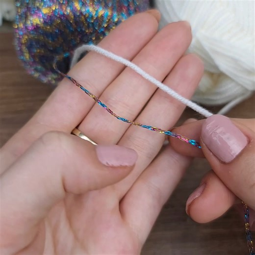 Have you tried to combine thread with yarn,, this is an amazing idea | Alya crochet