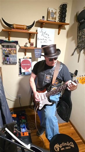 Live highlight BREAKING THE LAW.