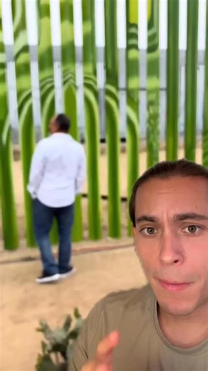 Carlos Eduardo Espina on Instagram: "Que tremendo lo que están haciendo con el muro fronterizo 👏❤️"