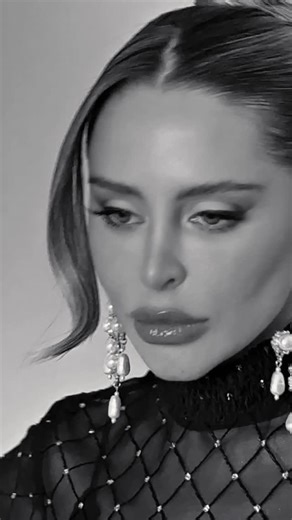 Raquel Grubba on Instagram: "Pose 🎞️ . Talented photographer @joaocassioph Impeccable makeup and hair: @edumakeup Video editing: @anderson.mango"