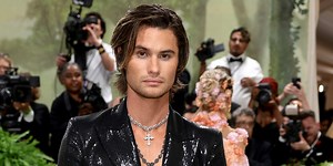 Chase Stokes Recalls an Awkward Gym Run-In With Chris Hemsworth & Arnold Schwarzenegger