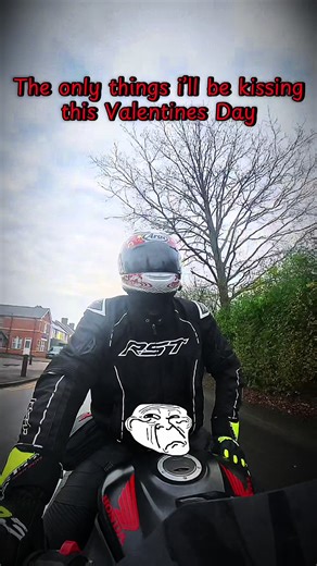 With valentines around the corner, its only fitting 💜 #biketok #expensivetherapy #ukbikers #honda #hondacbr