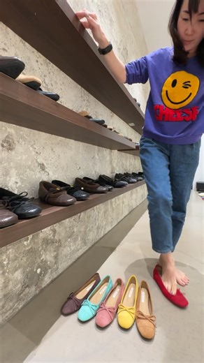 我们开播啦！店主推荐款，好多舒适又美美哒的款式！快来选购 ‼️ 凡下单2双或以上，每双折扣Rm10！ 关于运费： 西马：免邮 东马：Rm10 J.MAC COLLECTION No 3Z, Jalan Tanjung Tokong, 10470 Penang FE 60 16-604 8606 jmac.june@gmail.com EM: https://jmaccollection.com.my #JMACCollection #鞋子特辑 #鞋子推荐 | Jmac