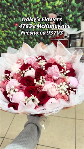 Roses and peonies 💗 #peonies #daisysflowers #ramos #mixedflowers #redroses