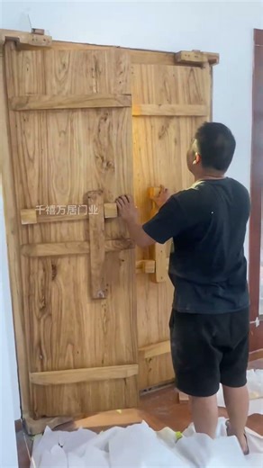 How a Heavy Antique Wooden Gate Is Installed