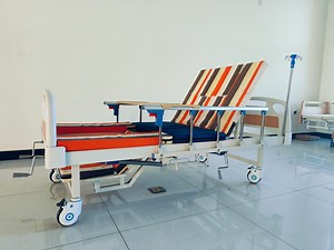 [Hot Item] Hospital Furniture Clinic Patient Bed Two Function ICU Medical Nursing Care Bed 2 Crank Manual Hospital Bed