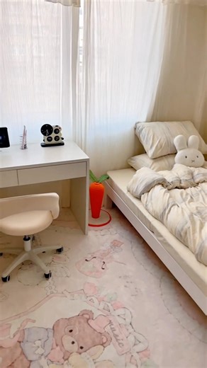 A simple personal bedroom setup that’s perfectly enough 💗🌿 #roomtour #roomdecor #decor #roommood