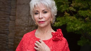 La escritora Isabel Allende cumple 80 años llenos de historias... y de series