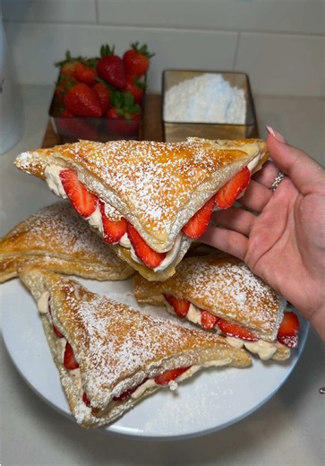 Easy Strawberry Cream Croissant Recipe