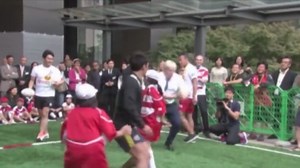 Boris Johnson knocks over kid playing rugby in Japan