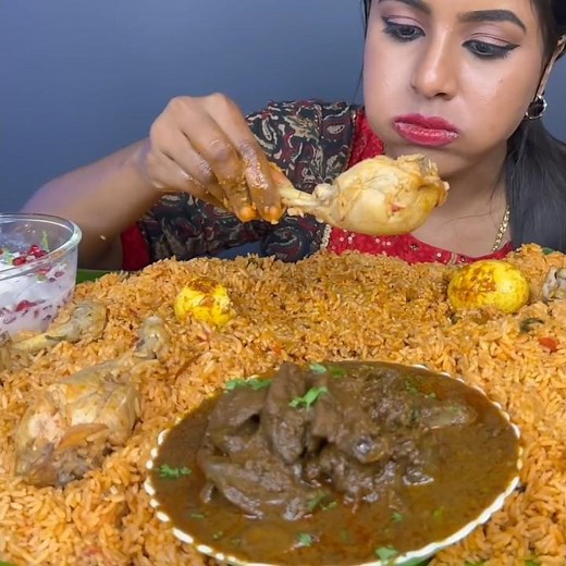 ASMR: EATING SPICY CHICKEN CURRY🔥 BASMATI RICE || #shorts #mukbangn#asmreating #mukbangasmr #asmr