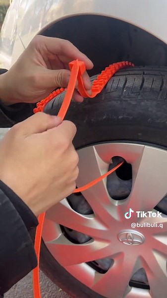 Universal Temporary Tire Straps for Winter Driving