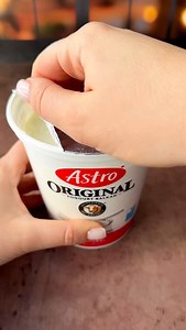 Comment “recipe” and I’ll send it! ⠀⠀⠀⠀⠀⠀⠀⠀⠀⠀⠀ Tastes just like cream cheese 🥯 we make strained yogurt in Bulgaria 🇧🇬 often to make our famous dip/salad called SNEZHANKA (think tzatziki but with pickles) 🤤— this is also known as LABNEH and truly the healthiest high protein way of making cream cheese at home. You can add any herbs you like to it as well and experiment with different combinations. Love you! ⠀⠀⠀⠀⠀⠀⠀⠀⠀⠀⠀⠀⠀⠀⠀⠀⠀⠀⠀⠀⠀⠀⠀ https://themodernnonna.com/labneh-breakfast-plate/ ⠀⠀⠀⠀⠀⠀⠀⠀⠀⠀⠀⠀