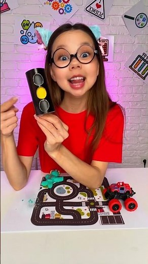 DIY Traffic Light 🚦 Easy Craft for Kids! #fun #craft