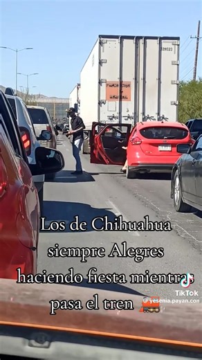 Y qué hacen en Chihuahua mientras pasa el tren 🚂 pues 💃🏻🕺🏻 | En Primera Persona