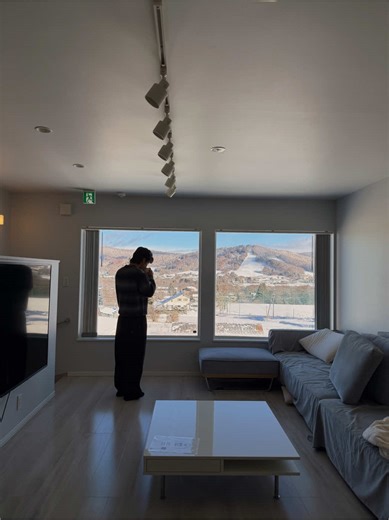 Day 1 Snowboarding Adventure: Fun on the Slopes