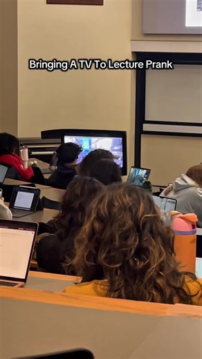 he was PERPLEXED😂 bringing a big a** tv to lecture prank #fyp #fyppp #eopublic #troll #prank #strangerdanger