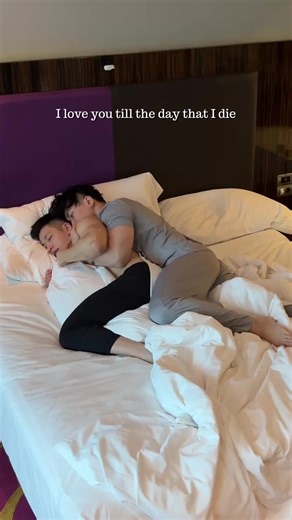 Gentle Morning Makeout Moments: Julian and Aiden