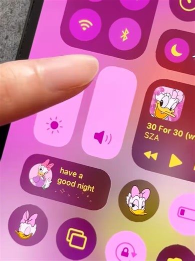 Top Cool Themes to Customize Your Phone Screen