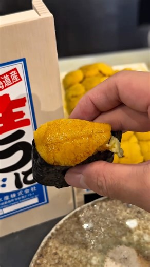 高価なウニとしてギネス世界記録を持つ最高級「はだて」ムラサキウニの軍艦がバブリーすぎた。 #sushi #寿司