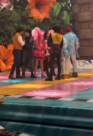 🚨 NEW BTS of the Dancing With The Enemy dance sequence from Descendants Wicked Wonderland