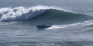 Video: Boat capsizes in waves at Steamer Lane in Santa Cruz