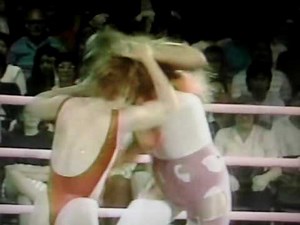 G.L.O.W. Gorgeous Ladies of Wrestling S4 - Vicky Victory vs. Daisy (GLOW Crown Elimination Match)