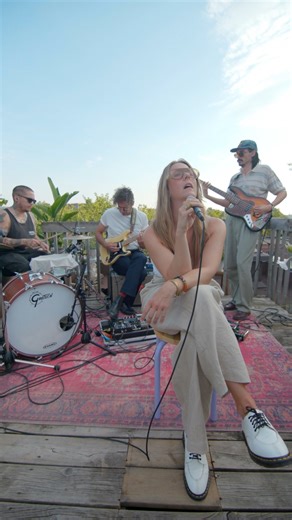 Lay All Your Love On Me — disponible dès maintenant sur toutes les plateformes! 🌷 | https://lnk.to/laylom #Beyries #NewRelease | BEYRIES