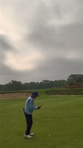 Golfing on a spring morning at Mission Hills