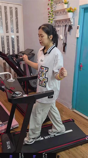 Treadmill olahraga di rumah: ganti baju? ganti treadmill aja