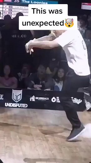 This was unexpected with one leg he was in godmode🤯 with backflip #dancebattle #breakdance #fypシ #respect #grow #foryou #xyzbca #dancewith0me #tiktokuae