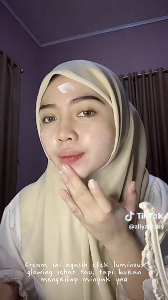 Rahasia kulit auto glowing tiap pagi tanpa ribet? Jawabannya ada di jar kecil ini ✨ @azzuracosmetics.id AZZURA Day Cream beneran bikin kulit kelihatan sehat dan cerah instan! https://redirect-klik.klikindomaret.com/xpress/ppp/ads-wings-azzura-skincare?utm_campaign=azzuraskincare-igkol-011125-spwings&utm_source=ig&utm_medium=social #AZZURADiamondBright #RealGlassSkinLook #GlassSkinLookBukanMimpi