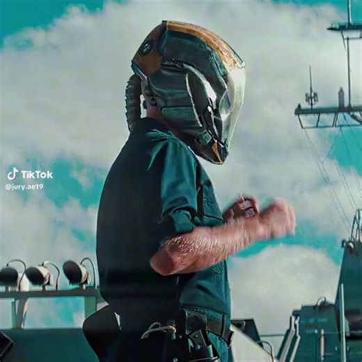 Putting on alien helmet the soldier noticed the alien can’t handle direct sunlight 🔥.,that’s their weakness 🤯🔥🎥🍿Battle ship