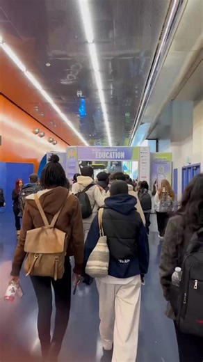 Vous aimeriez découvrir les métiers de la construction? La CSD Construction vous attend au Salon national de l'éducation le 24 octobre, au Palais des congrès de Montréal. Notre mission: présenter les conditions de travail et tous les avantages d'une carrière en chantier! | CSD Construction