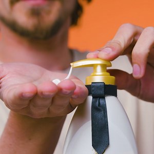 SHEA yes to 2.5X the radiance with Jergens Shea Butter Body Lotion! ✨ Formulated to condition and soothe dry to very dry skin. | Jergens US