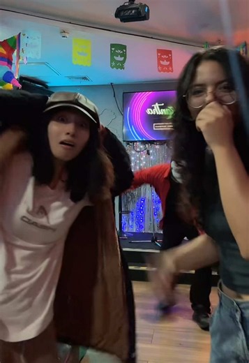 Karaoke con Garabato Studios y Nerekoow — ¡la voz de Monika!