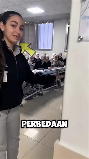 The Difference Between Girls' and Boys' Classrooms! 🤣