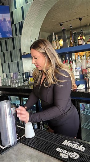 WHITE TEA CHEERS AT EL GORDO SEAFOOD 3-1-26 #bartender #whitetea #cheers #restaurant #music