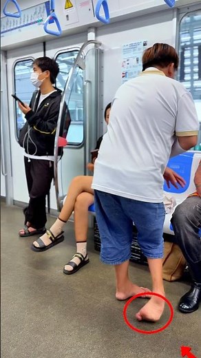 Helping a Man on the Subway | ONEMAN #ONEMAN #KindnessMatters #Respect #Compassion #everydayhero