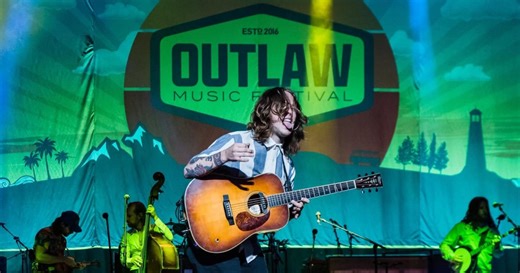 Billy Strings Spells "Thank You Willie" With Final Outlaw Festival Setlist [Videos]
