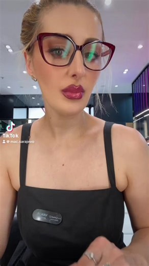 Yeni MAC Lipglass Air Gloss Sublime ile Tanışın!